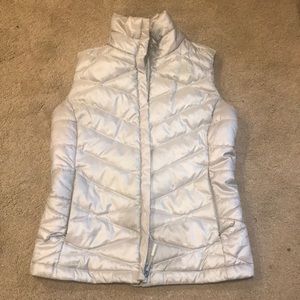 North face puffy vest gray